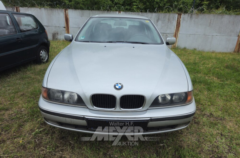 BMW 523i E39, silber, Limousine