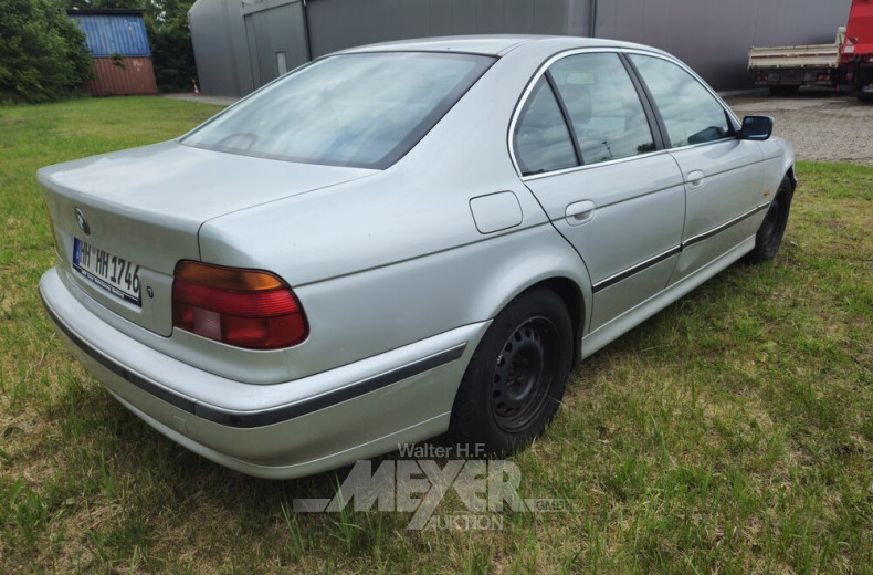 BMW 523i E39, silber, Limousine