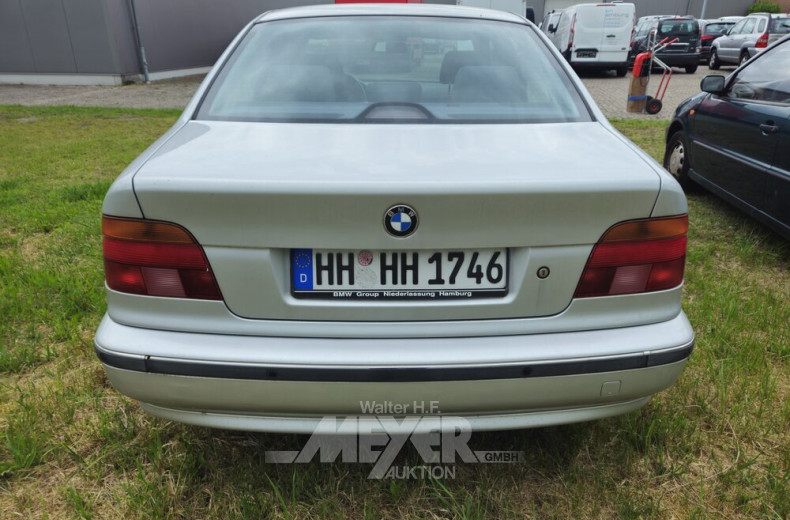 BMW 523i E39, silber, Limousine