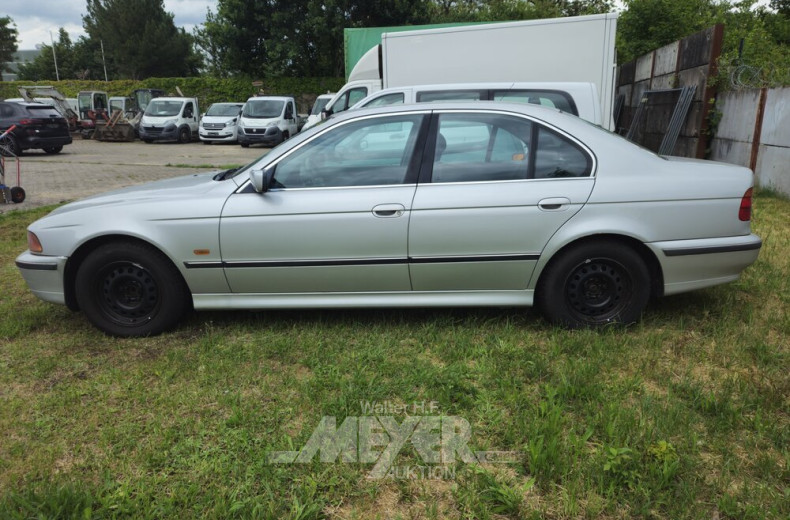 BMW 523i E39, silber, Limousine