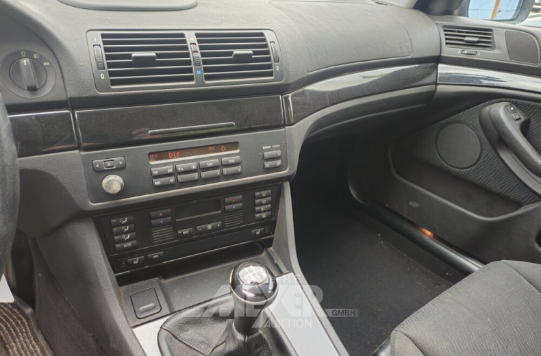 BMW 523i E39, silber, Limousine