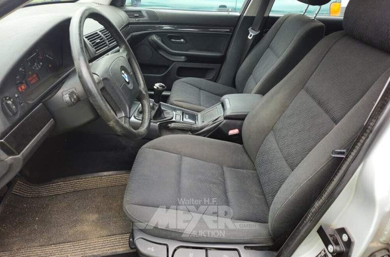 BMW 523i E39, silber, Limousine