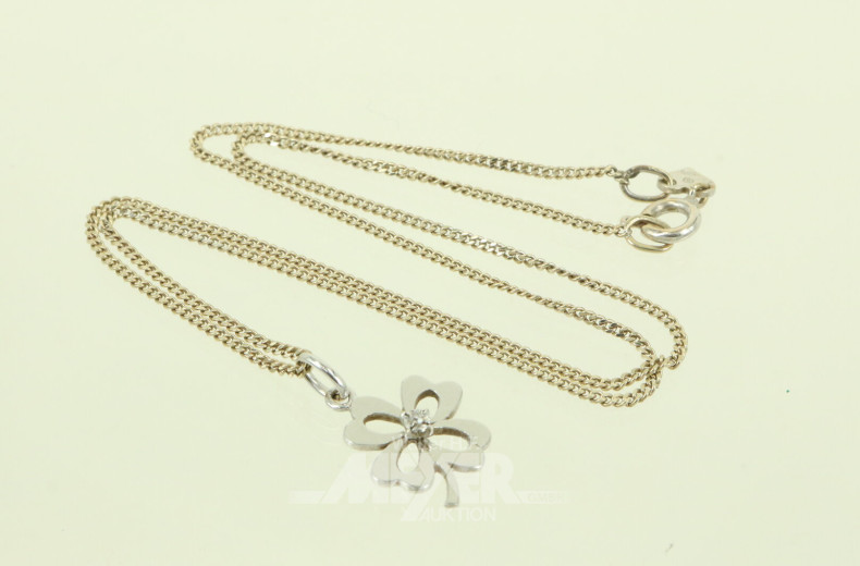 Kette mit Kleeblattanhänger und kl. Brillant