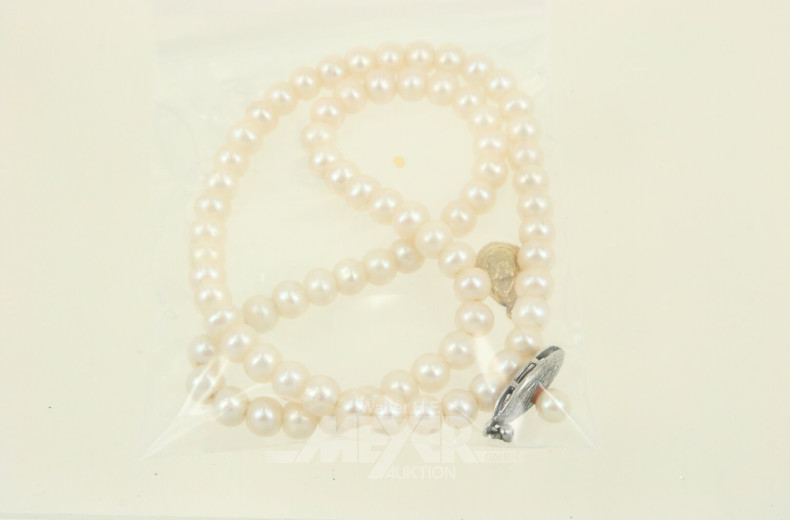 Portemonnaie von Cartier, befüllt mit Anhänger, Kettenschließe, Armbänder etc.