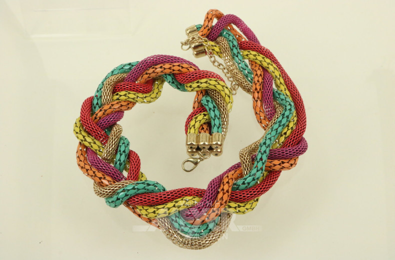 Konvolut Modeschmuck, darunter Ketten, Armbänder, Broschen etc.