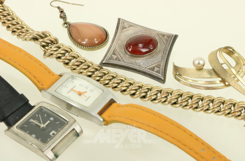 Konvolut Modeschmuck mit Ketten, Ohrringen und Armbanduhren
