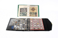 Münzalbum mit Klein- und Kursmünzen aus aller Welt