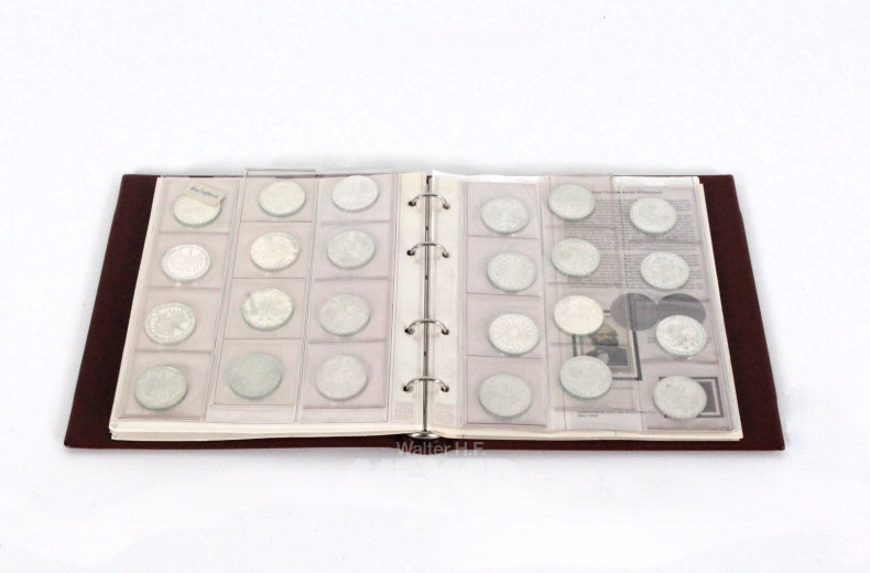 Münzalbum mit BRD 5 und 10 D-Mark Gedenkprägungen