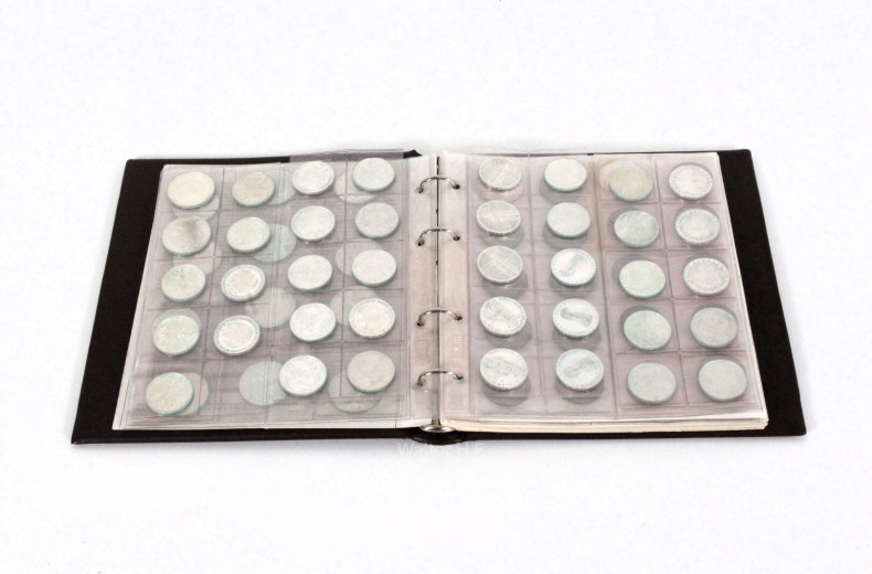 Sammelalbum mit BRD 5 und 10 D-Mark Gedenkprägungen