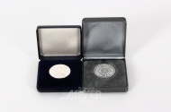 2 Mercedes Benz Feinsilbermedaillen in Polierter Platte