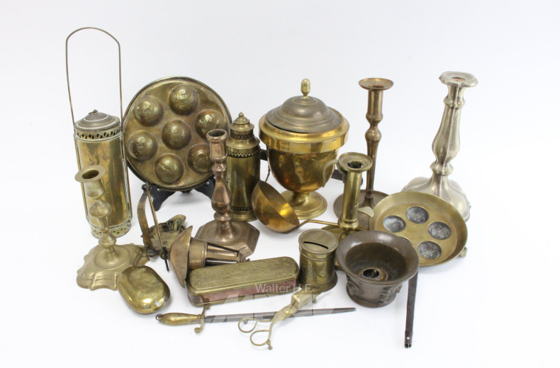 Posten Messing: Kerzenleuchter, Schalen, Schneckenpfannen, Küchenutensilien etc.
