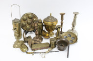 Posten Messing: Kerzenleuchter, Schalen, Schneckenpfannen, Küchenutensilien etc.