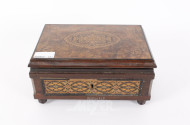 Holzschatulle mit Intarsien, Schlüssel vorhanden
