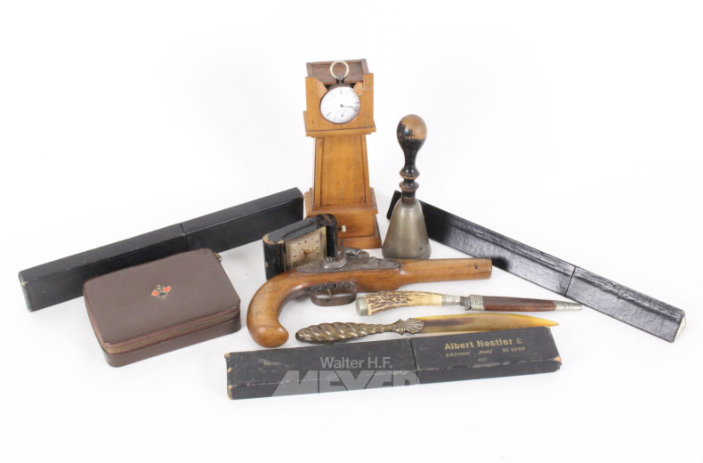 Konvolut mit Modellpistole, Kartenspiel, Maßstäbe, etc.