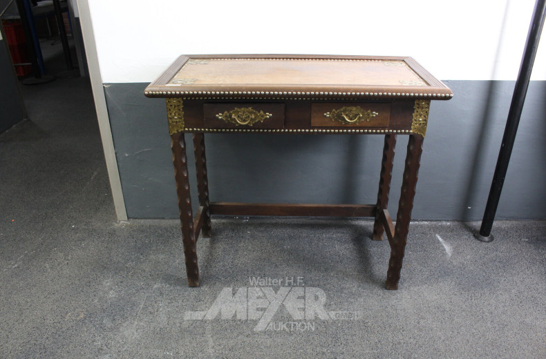 Konsole und Hochzeitstruhe im orientalischen Stil