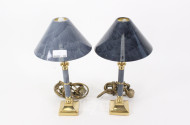 Paar Tischlampen, Messingfuß mit blauem Schirm