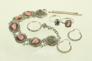 Konvolut Silberschmuck mit Ringen, Broschen und Armbändern