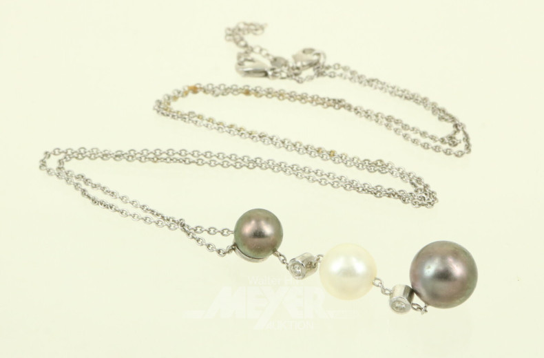 Kette mit Anhänger aus 3 Zuchtperlen sowie 2 kl. Brillanten