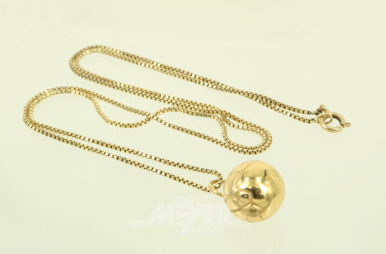 Lange Kette in 585 GG mit Anhänger 'Ball' in 750 GG