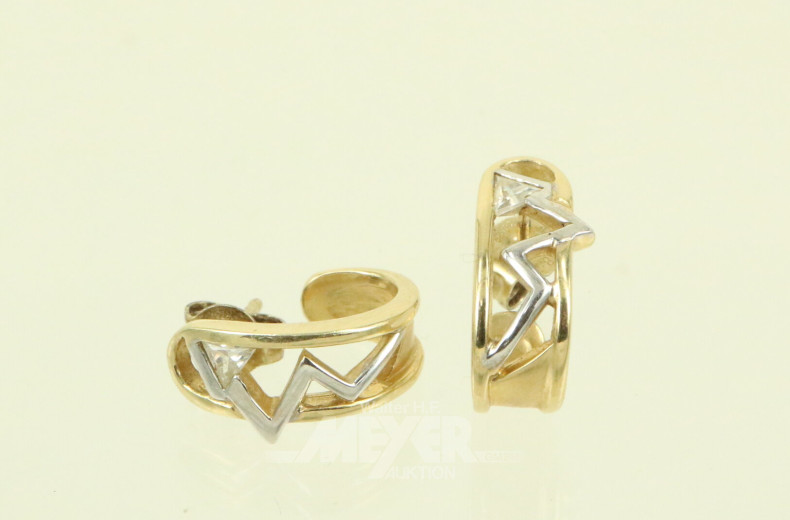 Paar Ohrstecker mit jew. 1 kl. Diamant im Dreiecksschliff