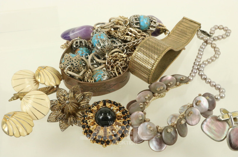 Posten Modeschmuck, u.a. Armband, Ketten, Ohrclips etc.