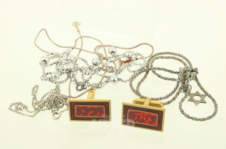 Konvolut mit Ketten, Manschettenknöpfen, Armband- u. Anhängeruhren sowie Zigarrenabschneider