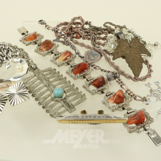 Konvolut Modeschmuck mit Ketten, Anhänger, Broschen etc.