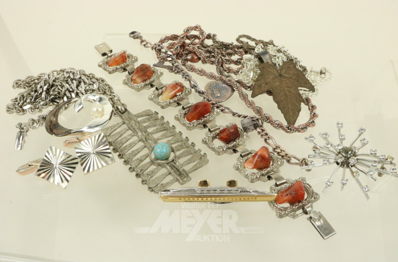 Konvolut Modeschmuck mit Ketten, Anhänger, Broschen etc.