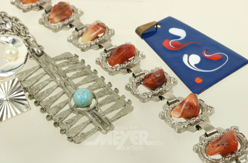 Konvolut Modeschmuck mit Ketten, Anhänger, Broschen etc.