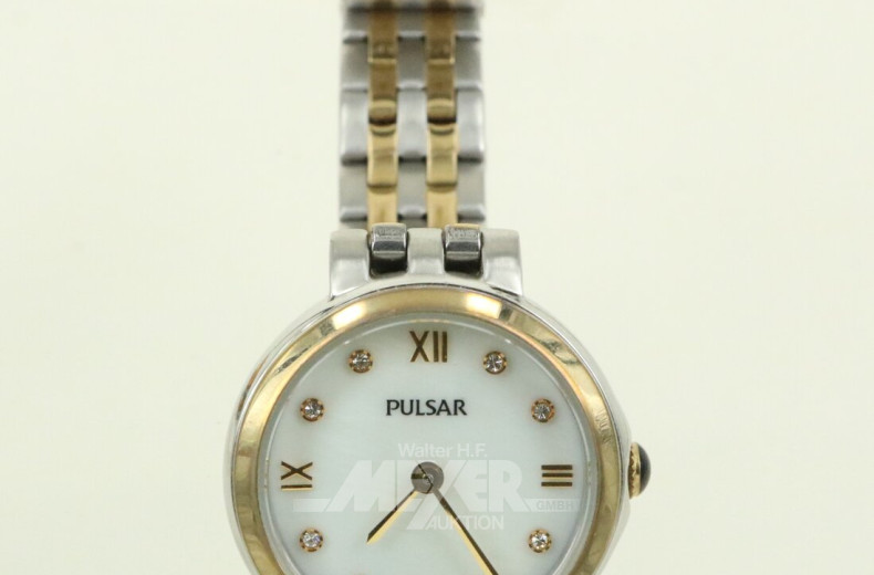 Posten, u.a. Armreif, Brosche und 1 Damenarmbanduhr