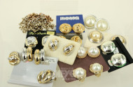 Posten Modeschmuck, u.a. Ketten, Ohrclips, Ringe etc.
