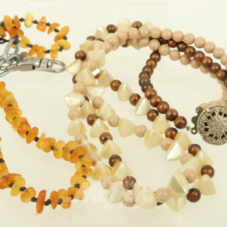 Konvolut mit Modeschmuck-Ketten