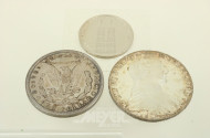 3 Gedenkmünzen, u.a. 5 Deutsche Mark, Maria-Theresia-Taler sowie one US-Dollar