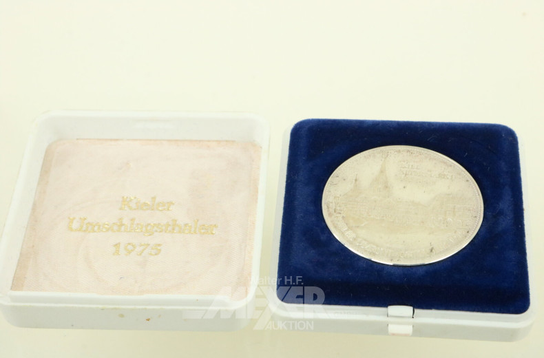 Konvolut Münzen mit 2 Feinsilbermedaillen