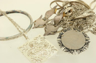 Posten Silberschmuck, u.a. Anhänger, Ketten, Ohrclips