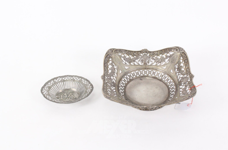 2 Gebäck/Anbietschalen mit durchbr. Wandung