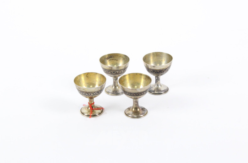 4 Eierbecher mit Innenvergoldung