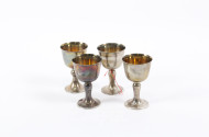 4 kl. russ. Kelche mit Tiermotiven und Innenvergoldung
