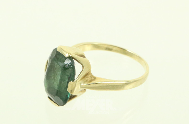 Damening mit grünem Farbstein