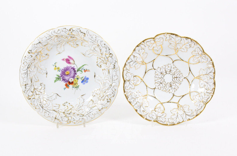 2 Blattrelief Prunkschalen. 19./20. Jh., 1. und 2. Wahl