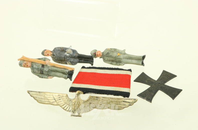 Deutsches Reich - Konvolut mit Briefmarken, Ehrenzeichen und Soldaten-Ansteckfiguren