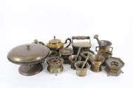 Posten Messing: Mörser tlw. Pistill, Stövchen, Teekannen, Schale etc.