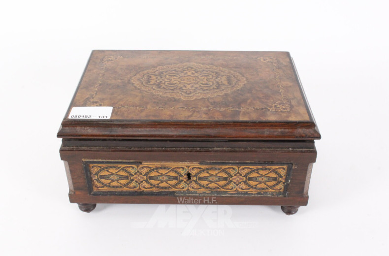 Holzschatulle mit Intarsien, Schlüssel vorhanden