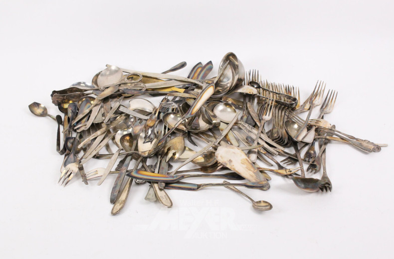 Posten Besteckteile: Gabeln, Kellen, Löffel