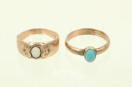 Paar antike Damenring mit Farbsteincabochons (Opal und Türkis), deutl. Tragespuren