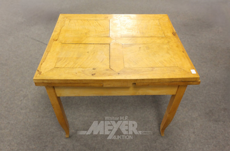 Auszugtisch im Biedermeier-Stil