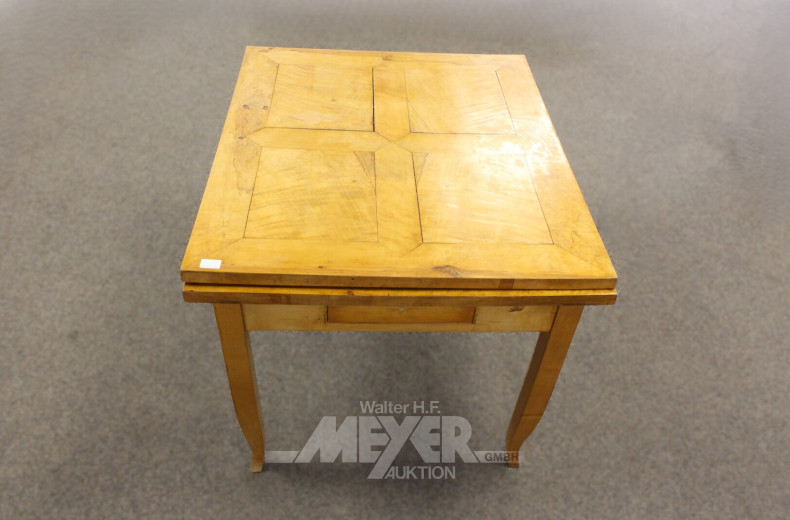 Auszugtisch im Biedermeier-Stil