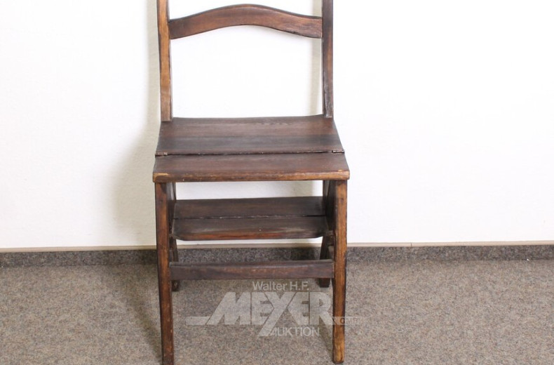 Stuhl / Bibliothekentritt