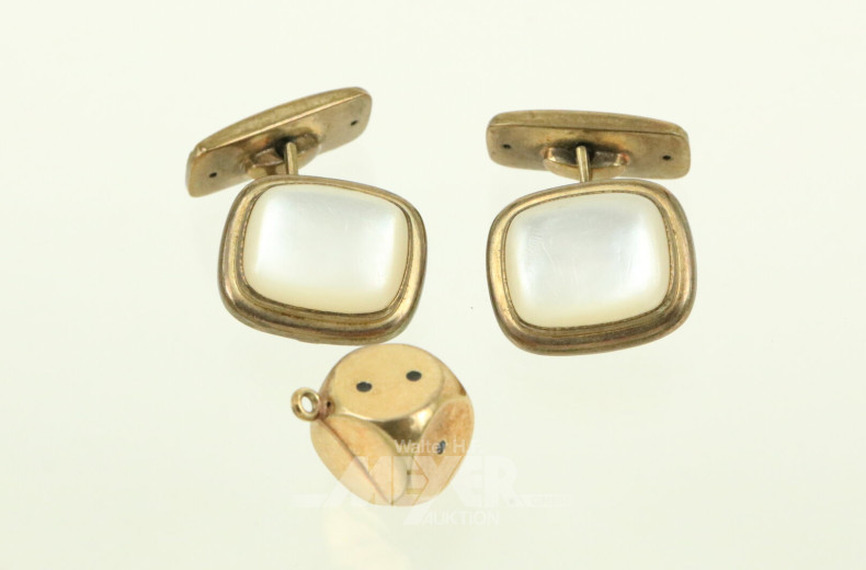 Kleiner Posten mit etwas Zahngold, 1 Paar Manschettenknöpfe und Kettenanhänger 'Würfel'