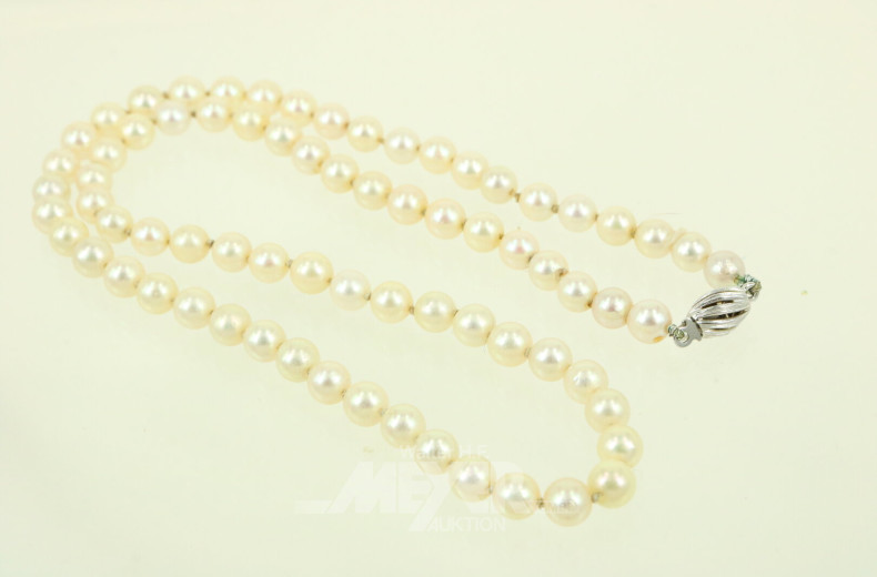 Perlenkette mit Silberschließe